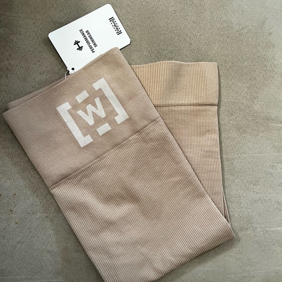 Wolford Shaping Athleisure Biker Shorts - Picture 3 of 10